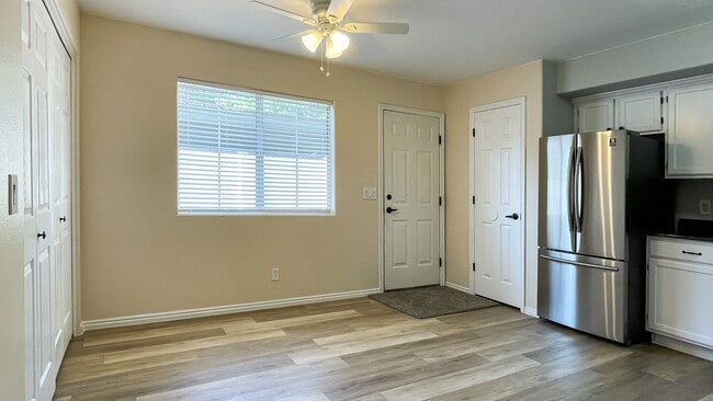 Foto del edificio - Great Pet friendly 3 Bedroom, 2.5 Bath tow...