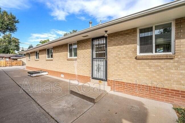 Building Photo - 3361 Poplar St