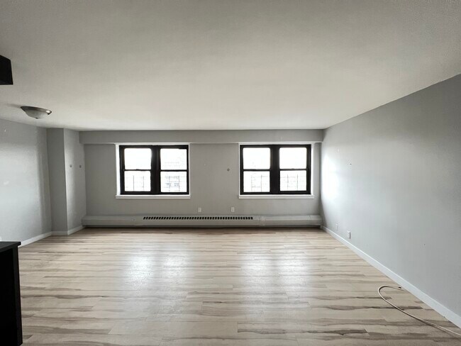 Building Photo - 260 Audubon Ave