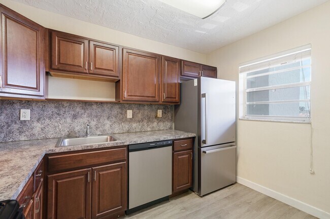Foto del edificio - 1400 NE 57th St