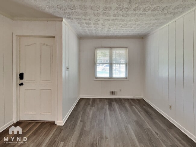 Building Photo - 1429 Vesta Ave