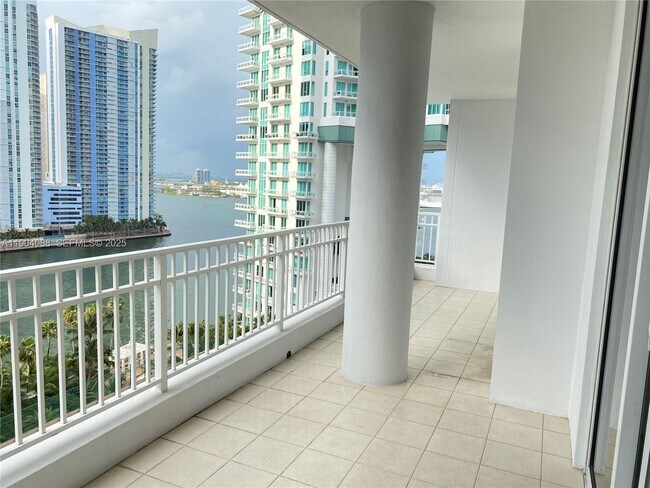 Foto del edificio - 801 Brickell Key Blvd