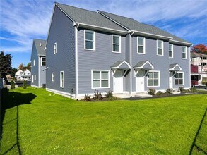 Building Photo - 580 Elm St