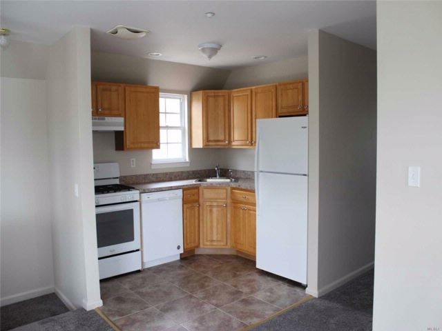 Foto del edificio - 62-06 Burchell Rd