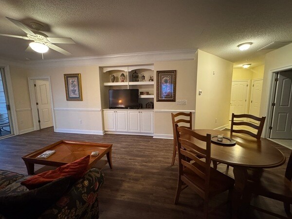 Foto del edificio - 5650 Barefoot Resort Bridge Rd