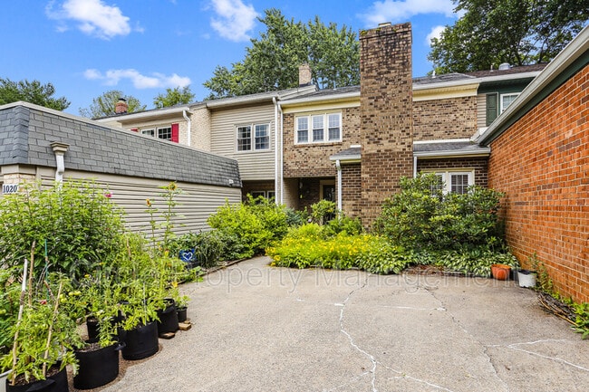 Building Photo - 1022 Moorefield Hill Pl SW