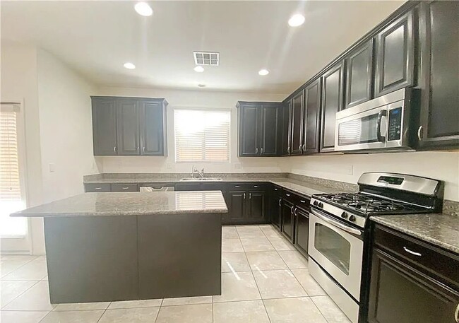 Building Photo - 7629 Jasmine Falls Dr