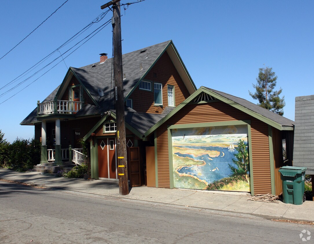 Building Photo - 37 Terrace Ave