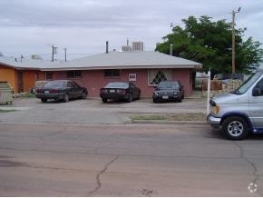 Building Photo - 8944 Roberts Dr