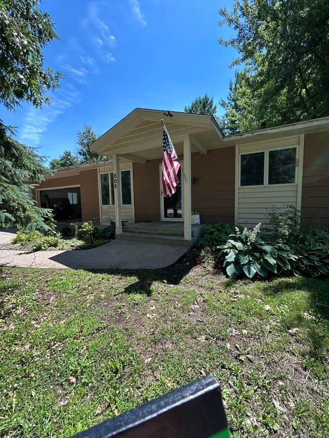 Building Photo - 509 Nelson Ct