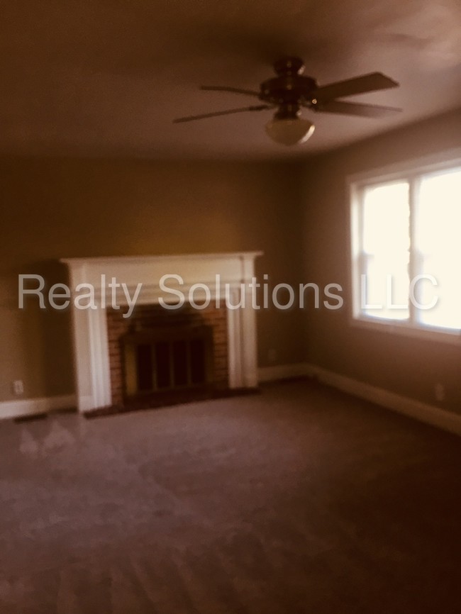Building Photo - Cozy House with Mother and law suite