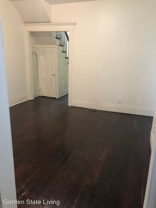 Building Photo - 4 br, 1 bath House - 272 Snyder Street
