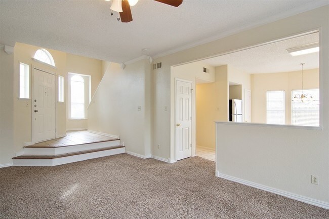 Foto del edificio - 1004 Lake Bluff Ct