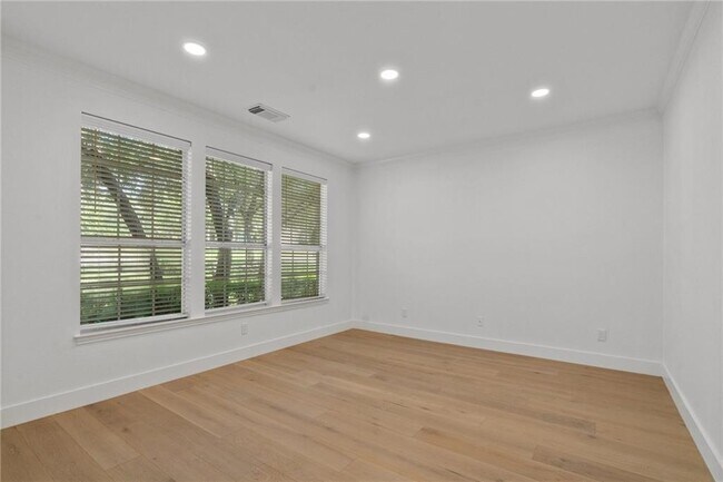 Foto del edificio - 2717 Grimes Ranch Rd