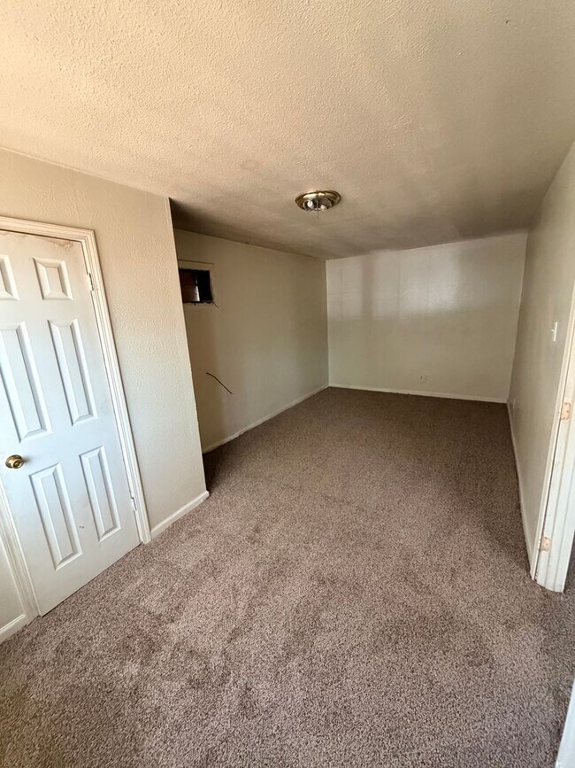 Building Photo - Updated 3 Bedroom Home in Sunset Acres