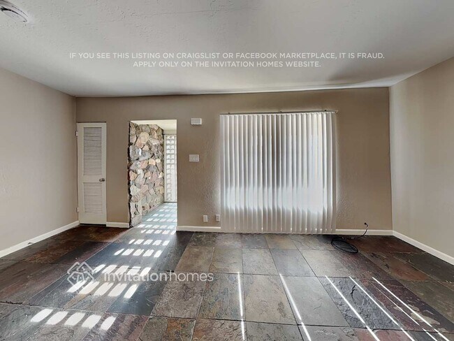 Foto del edificio - 2532 E Clarendon Ave