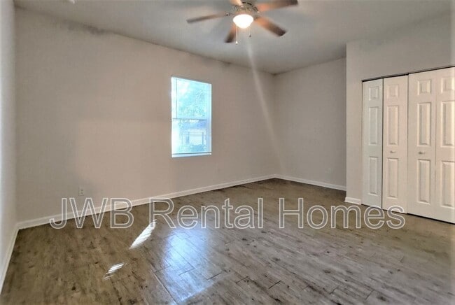 Foto del edificio - 7531 Wakefield Ave