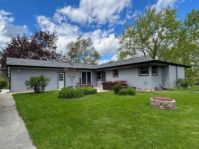 Building Photo - 10341 Flagstone Dr