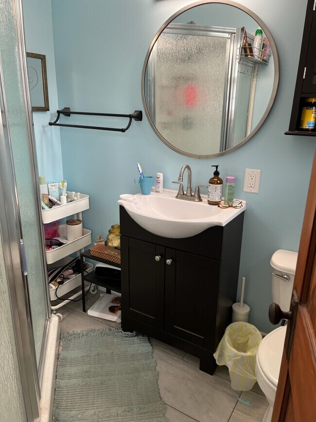 Baño 1 - 464 West Ave