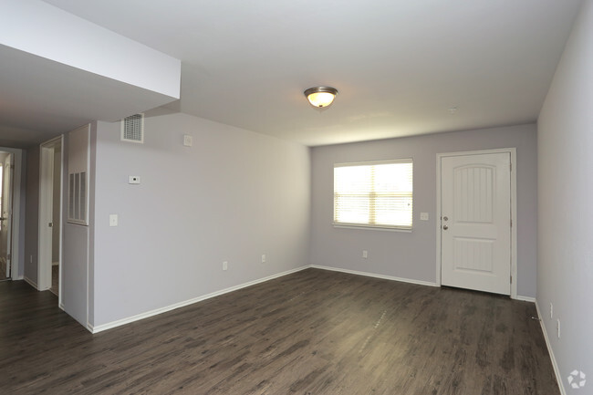 2BR - Living Area - Classen Crossing