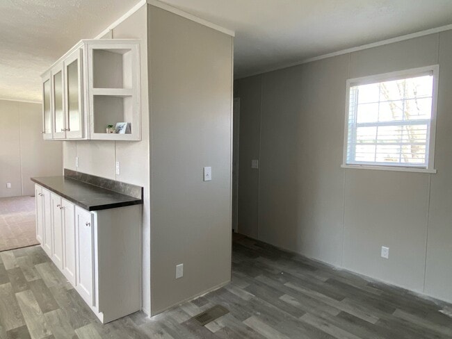 Building Photo - 5203 Rhine Dr