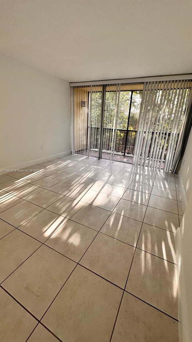 Foto del edificio - 8870 Fontainebleau Blvd