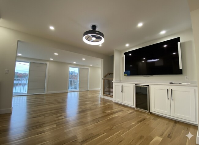 Foto del edificio - 8 Russell Rd