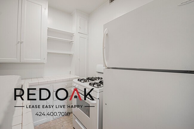 Building Photo - 836 Sanborn Ave