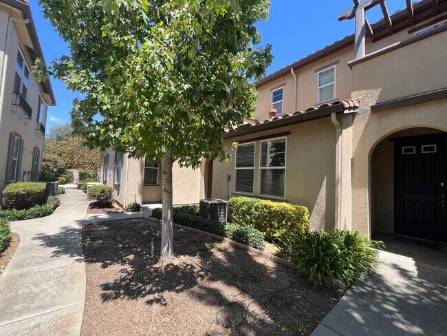 Foto del edificio - 3 Bed, 2½ Bath Condo in Elk Grove