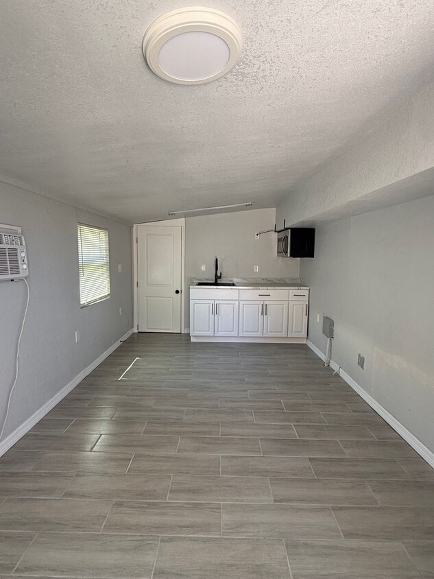 Building Photo - 3519 20th St W