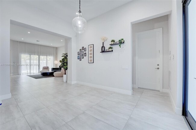 Building Photo - 5663 Brookfield Cir W