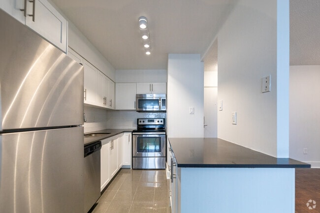 Building Photo - 145 & 147 Wellington St.