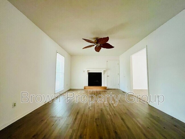 Building Photo - 6901 Woodmark Dr