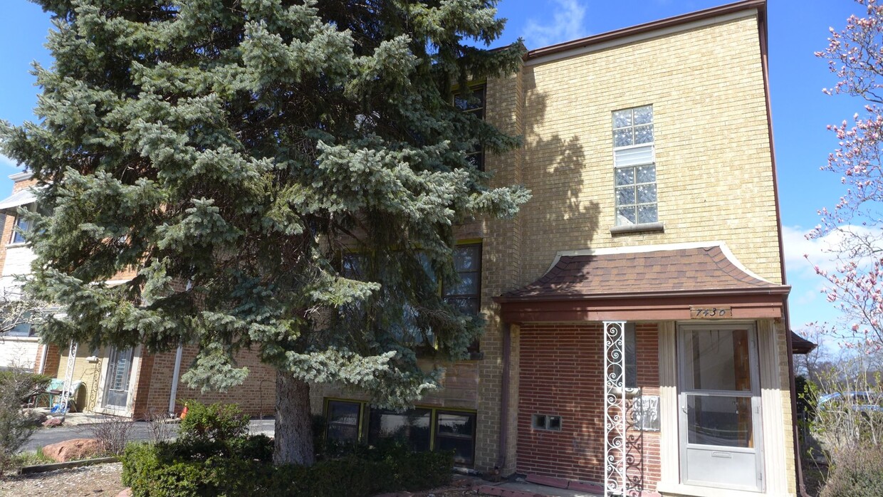 Primary Photo - 7430 W Diversey Ave