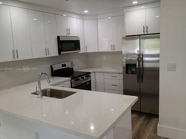 Building Photo - 9033 SW 123rd Ct