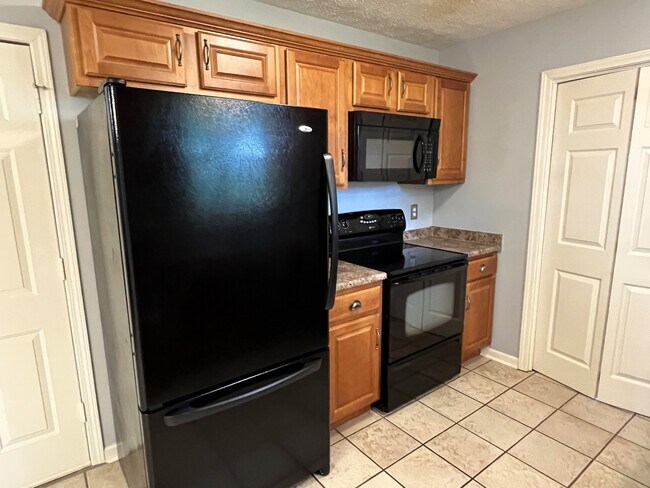 Foto del edificio - 1457 Cedar Springs Cir