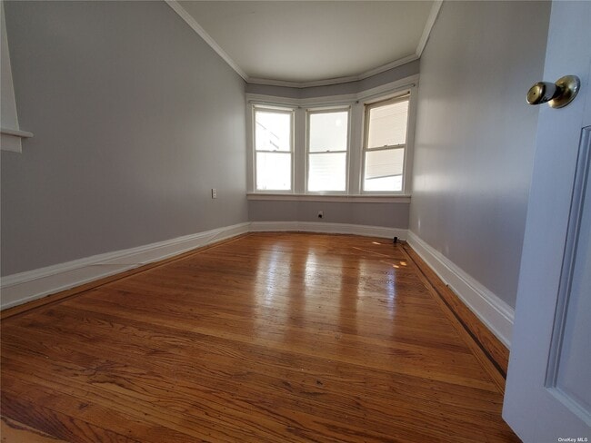 Building Photo - 33 Carnation Ave