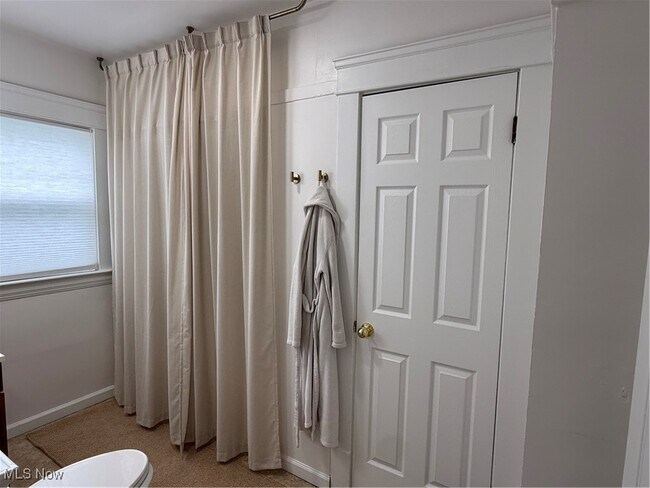 Foto del edificio - 1320 W 108th St