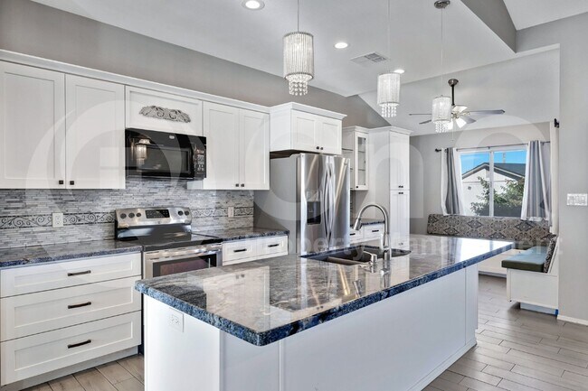 Foto del edificio - 792 W El Monte Pl