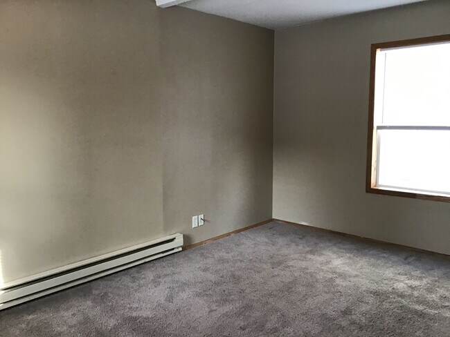 Foto del edificio - New!! Main Level 2 Bedroom in St Paul Dupl...