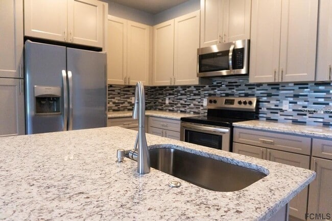 Building Photo - 59 Fanshawe Ln