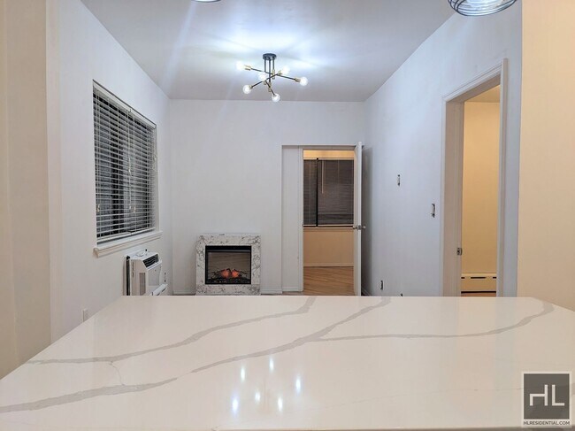 Foto del edificio - Beautiful 2 bedroom apartment in prime Ast...