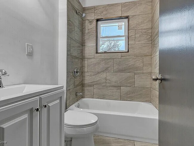 Foto del edificio - 1064 E 78th St