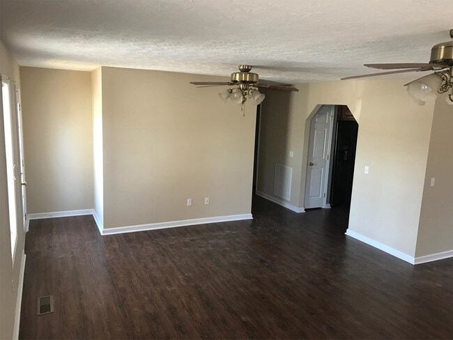 Building Photo - 105 Hardwood Dr