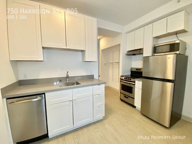 Building Photo - Cute Studio Downtown! 8 Weeks Free!!