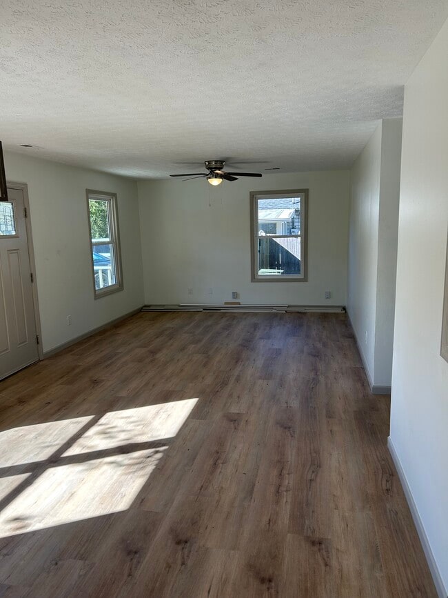 Foto del edificio - 722 Washburn Rd NW