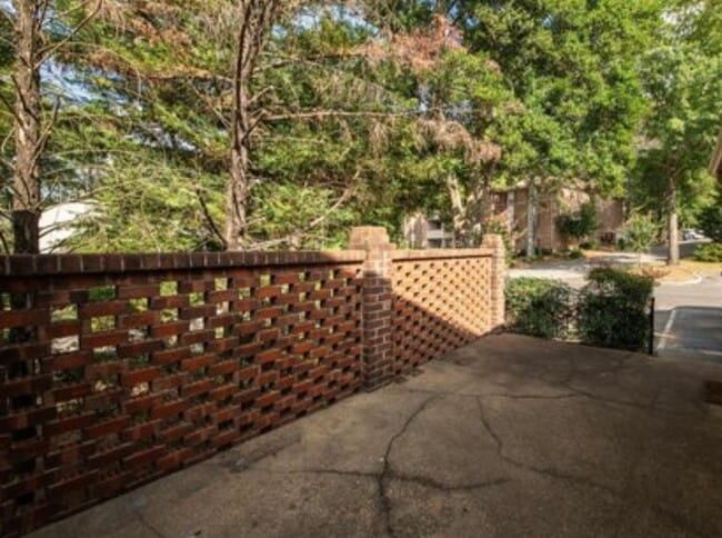 Foto del edificio - 1661 Patton Chapel Rd