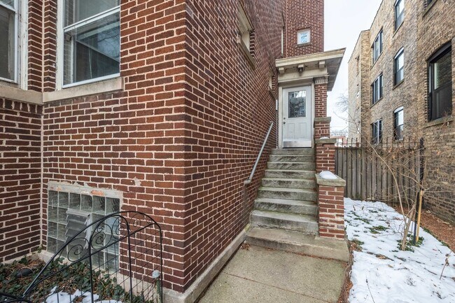 Building Photo - 1432 W Jonquil Terrace