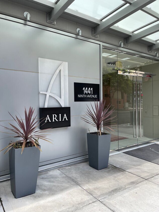 Foto principal - Gorgeous 3 Bedroom 2 Bath Condo For Rent a...