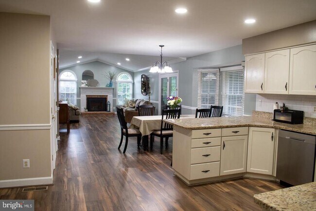 Foto del edificio - 105 Westmorland Ct